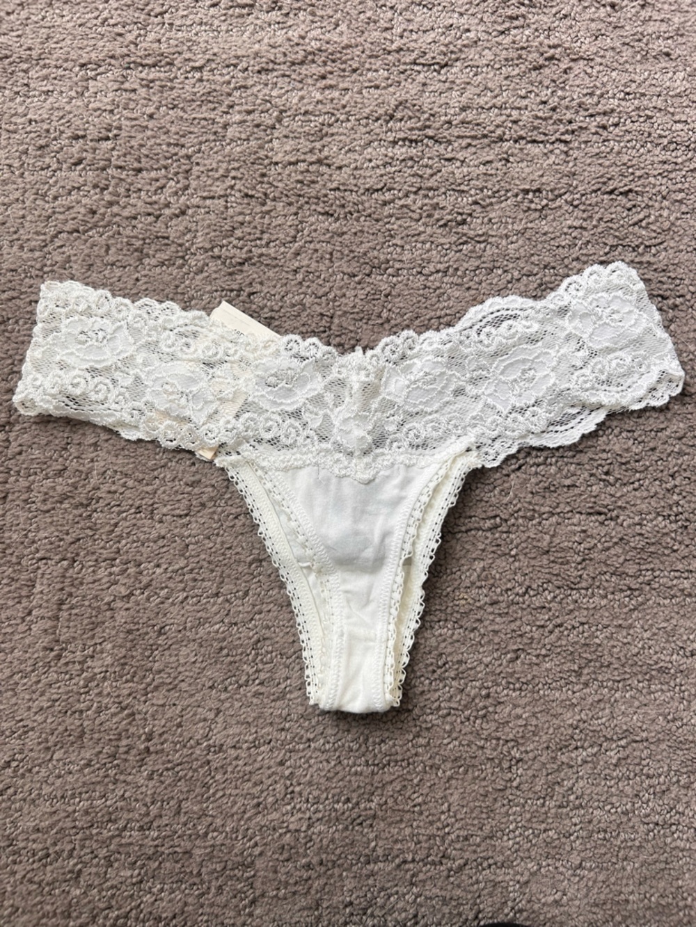 Eyeshadow Cream Lace V-Waist Thong - Picture 2 of 7